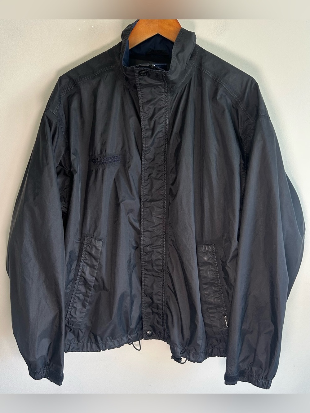Vintage Columbia Men's Black Blue Windbreaker Rain Jacket L Packable Nylon